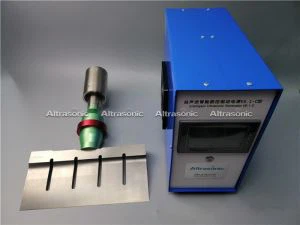 20kHz vysokokvalitný krájač potravín Ultrazvukový rezací stroj Krájanie tvarohového koláča