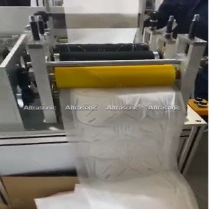 Poloautomatický stroj na výrobu prázdnych masiek N95